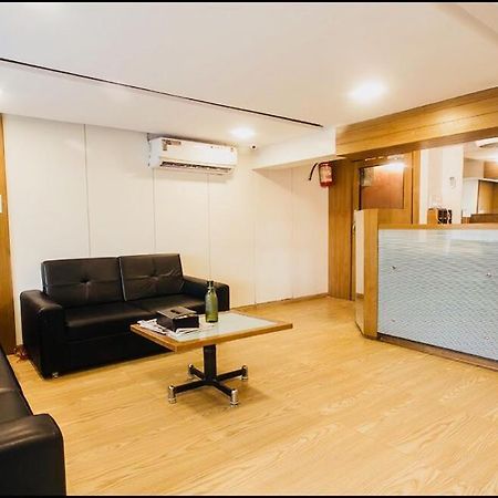 מומביי Qubestay Airport Capsule Hotel & Hostel מראה חיצוני תמונה