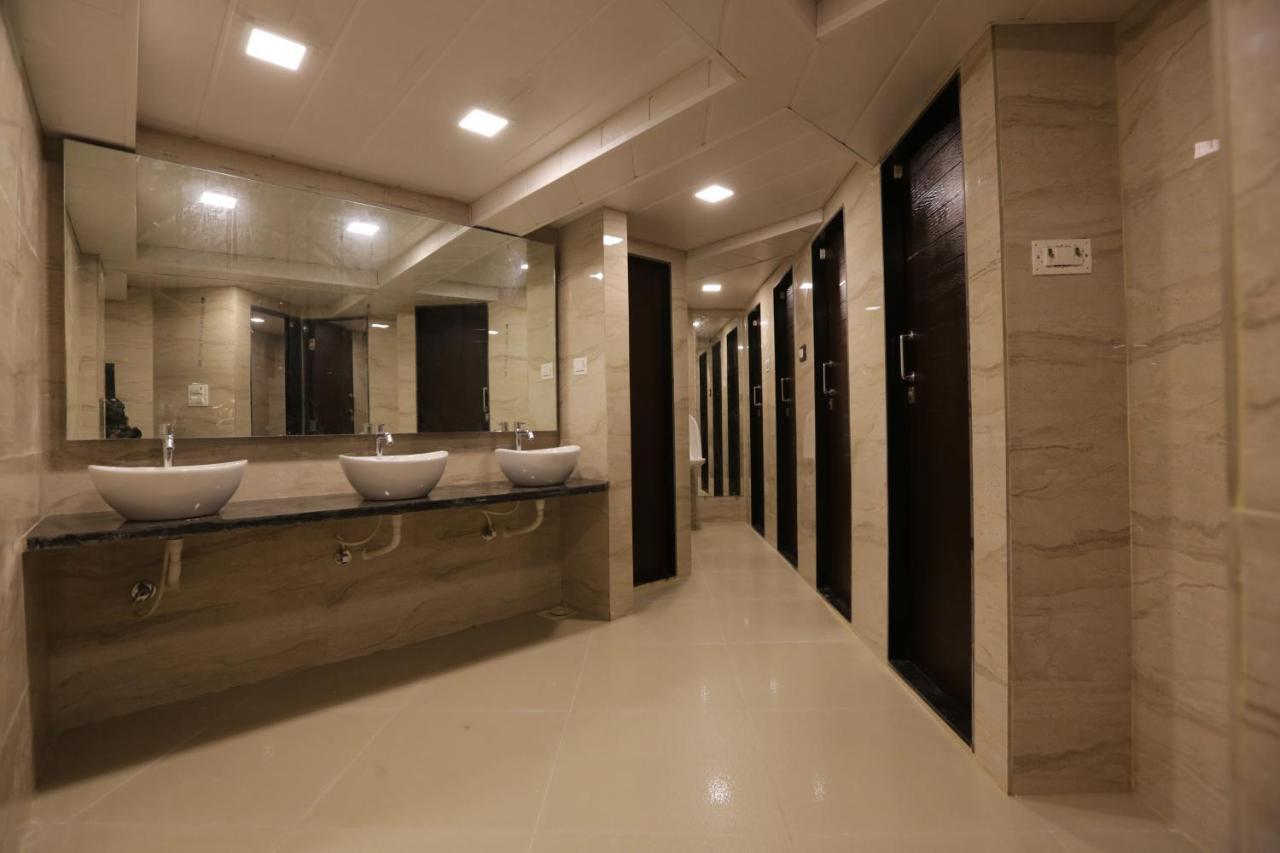 מומביי Qubestay Airport Capsule Hotel & Hostel מראה חיצוני תמונה