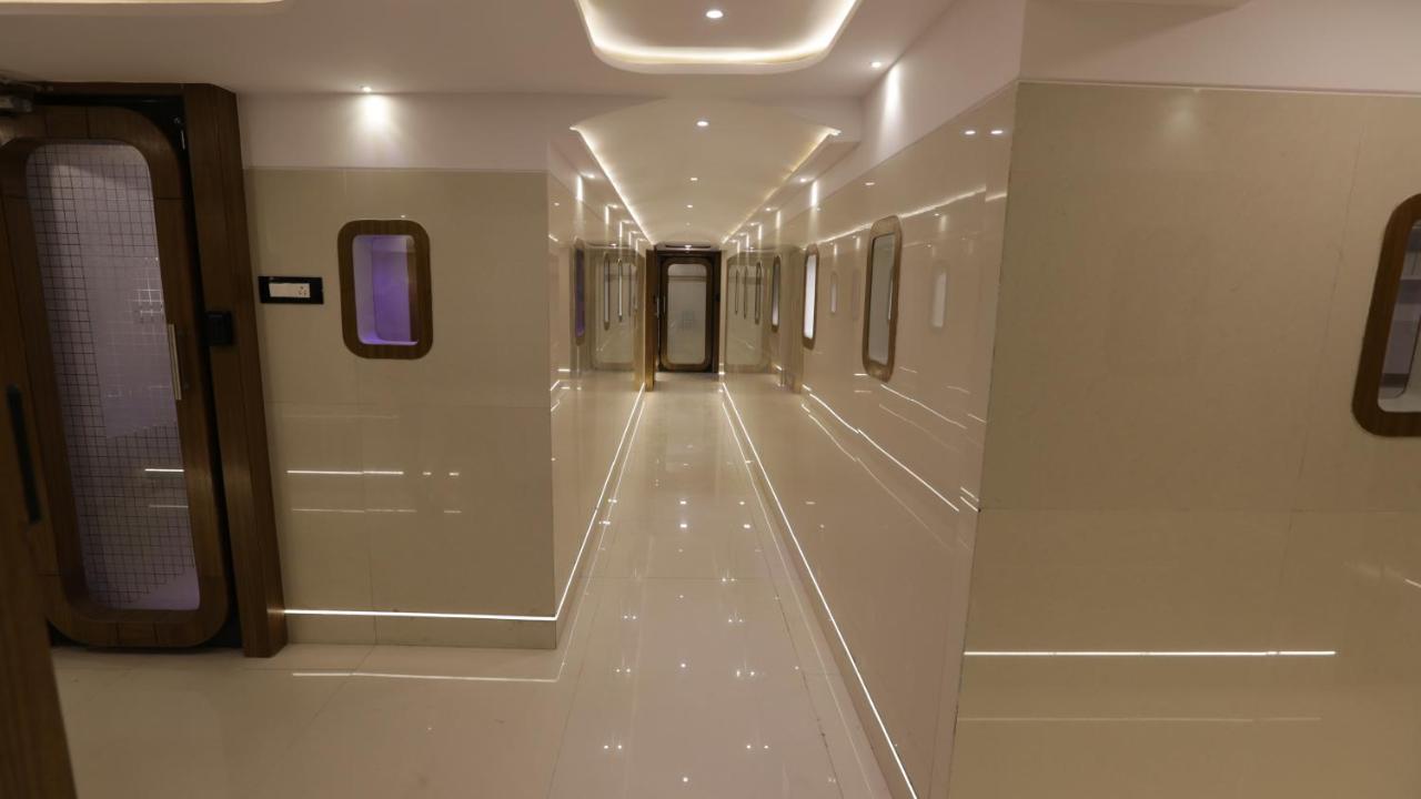 מומביי Qubestay Airport Capsule Hotel & Hostel מראה חיצוני תמונה