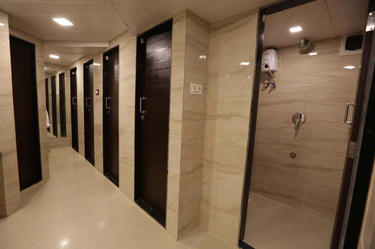 מומביי Qubestay Airport Capsule Hotel & Hostel מראה חיצוני תמונה
