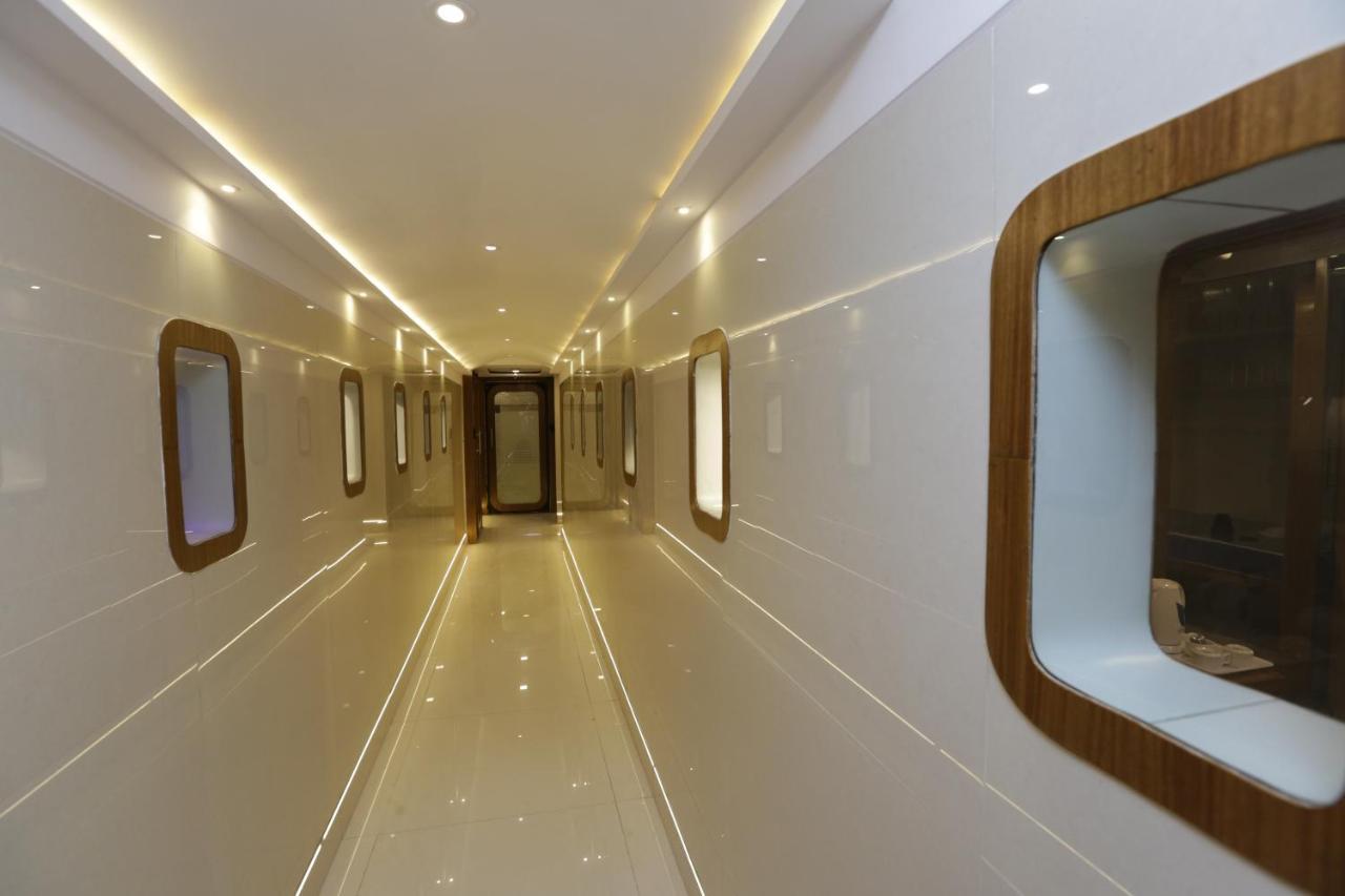מומביי Qubestay Airport Capsule Hotel & Hostel מראה חיצוני תמונה