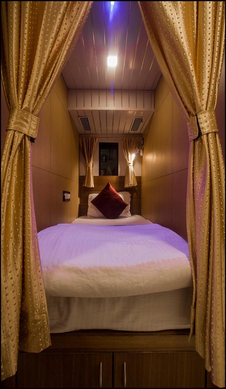 מומביי Qubestay Airport Capsule Hotel & Hostel מראה חיצוני תמונה