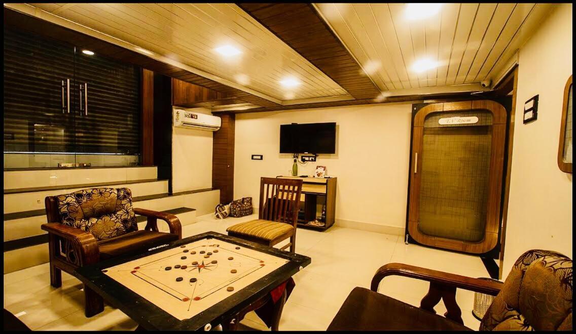 מומביי Qubestay Airport Capsule Hotel & Hostel מראה חיצוני תמונה