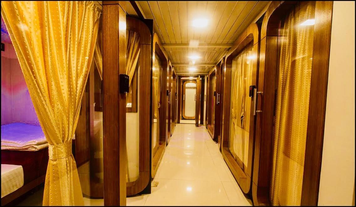 מומביי Qubestay Airport Capsule Hotel & Hostel מראה חיצוני תמונה
