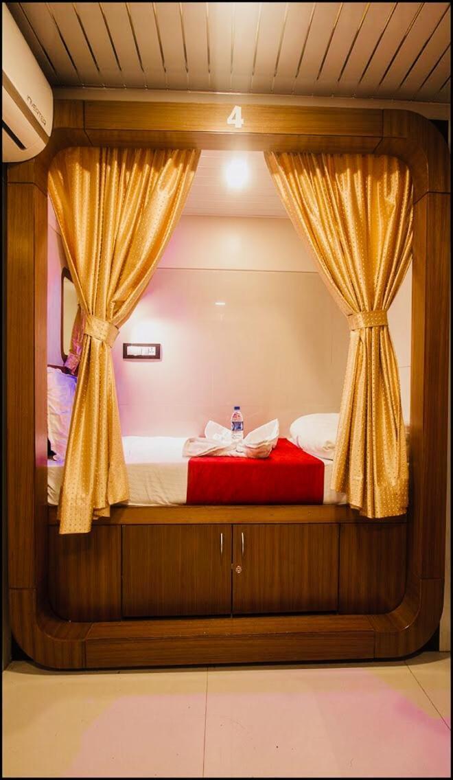מומביי Qubestay Airport Capsule Hotel & Hostel מראה חיצוני תמונה